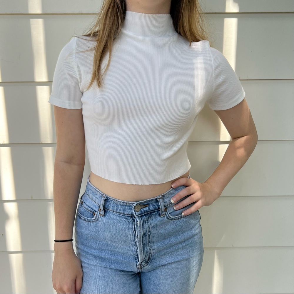 Mockneck white cropped shirt